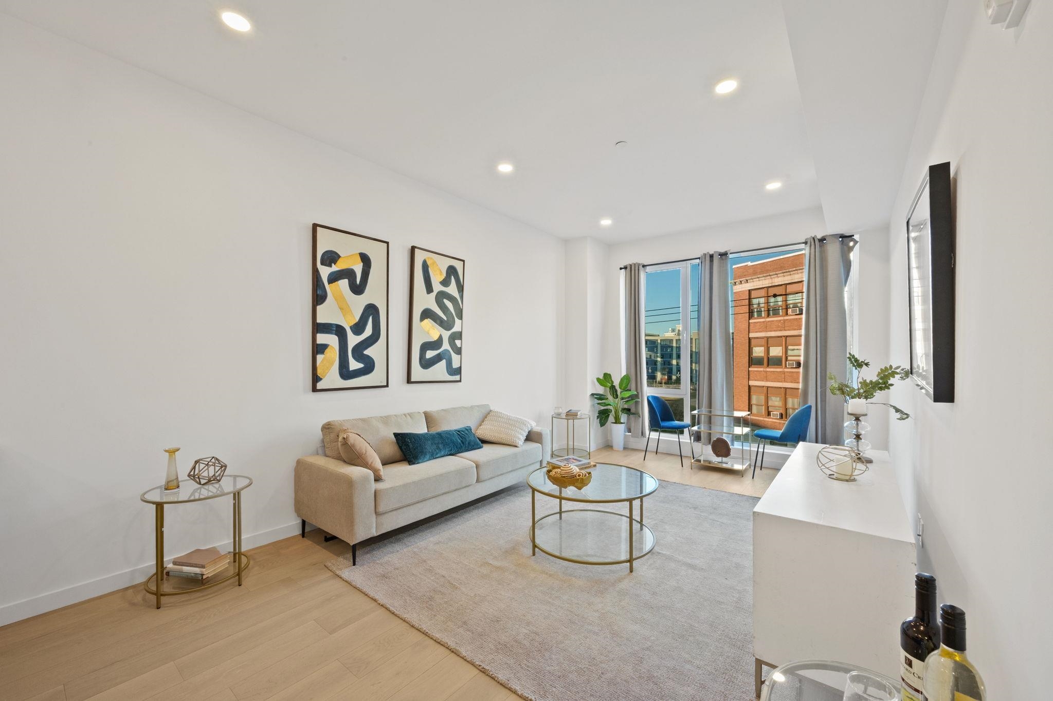 425 3RD ST Unit: 307