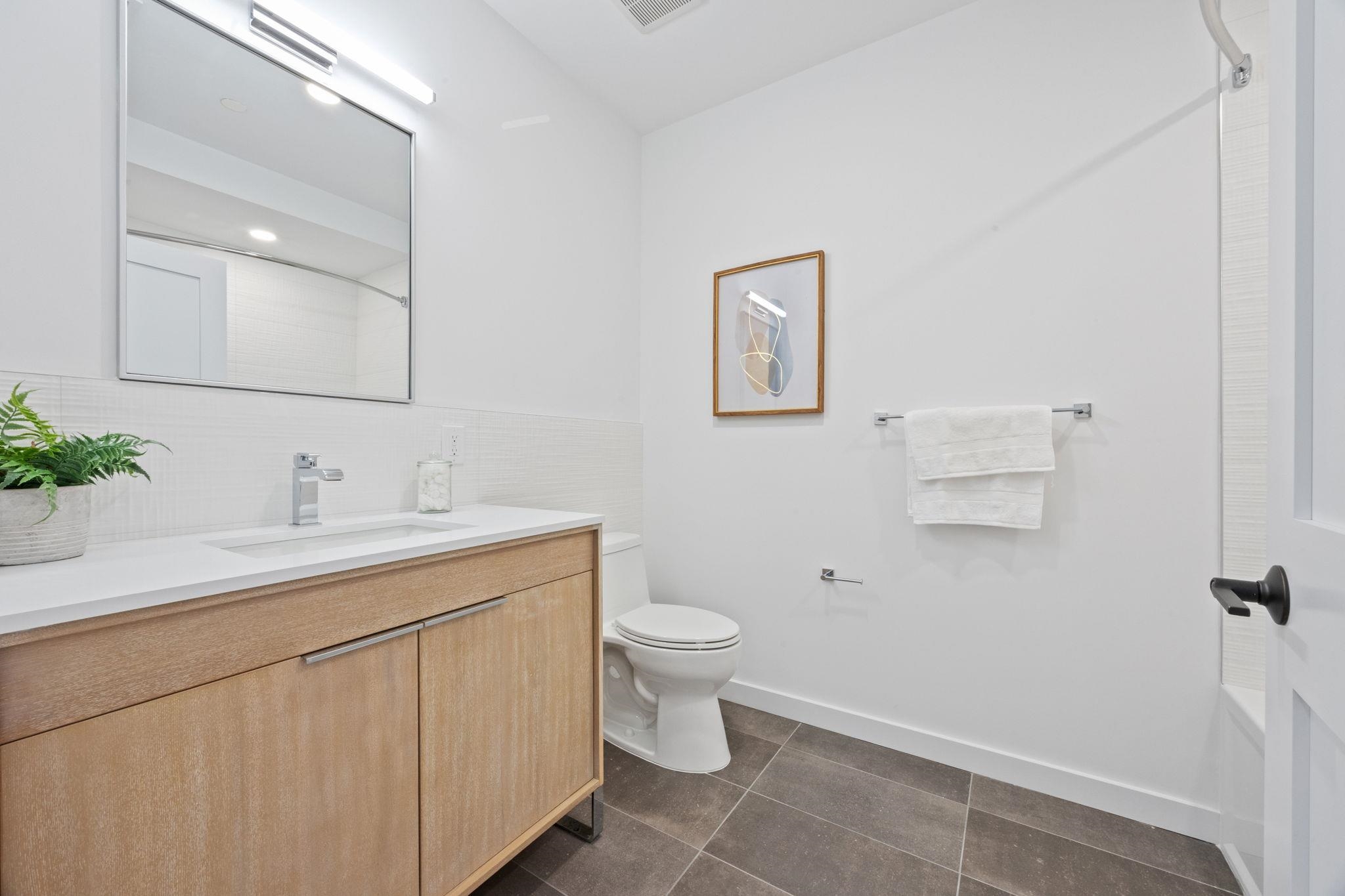 425 3RD ST Unit: 307