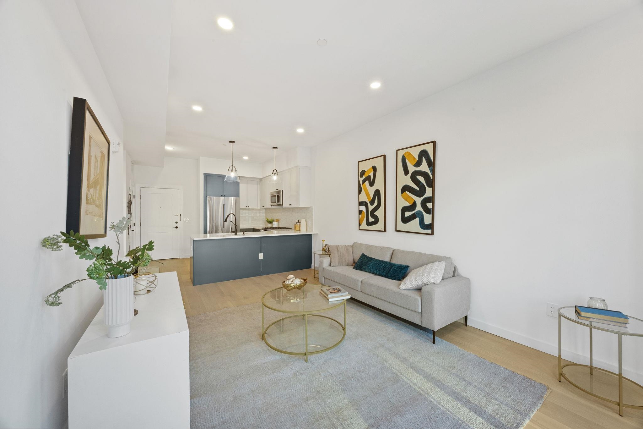 425 3RD ST Unit: 307