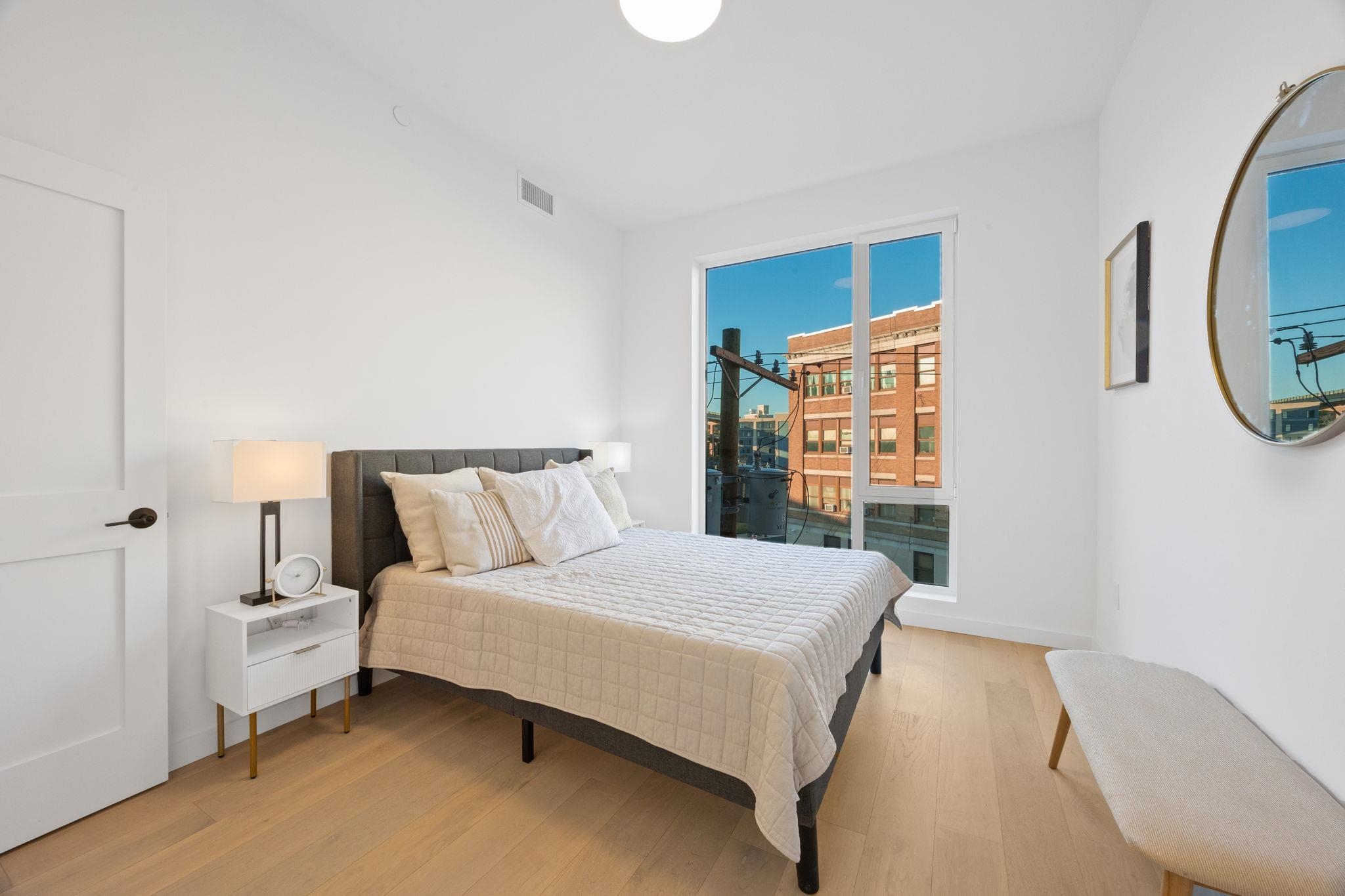 425 3RD ST Unit: 307