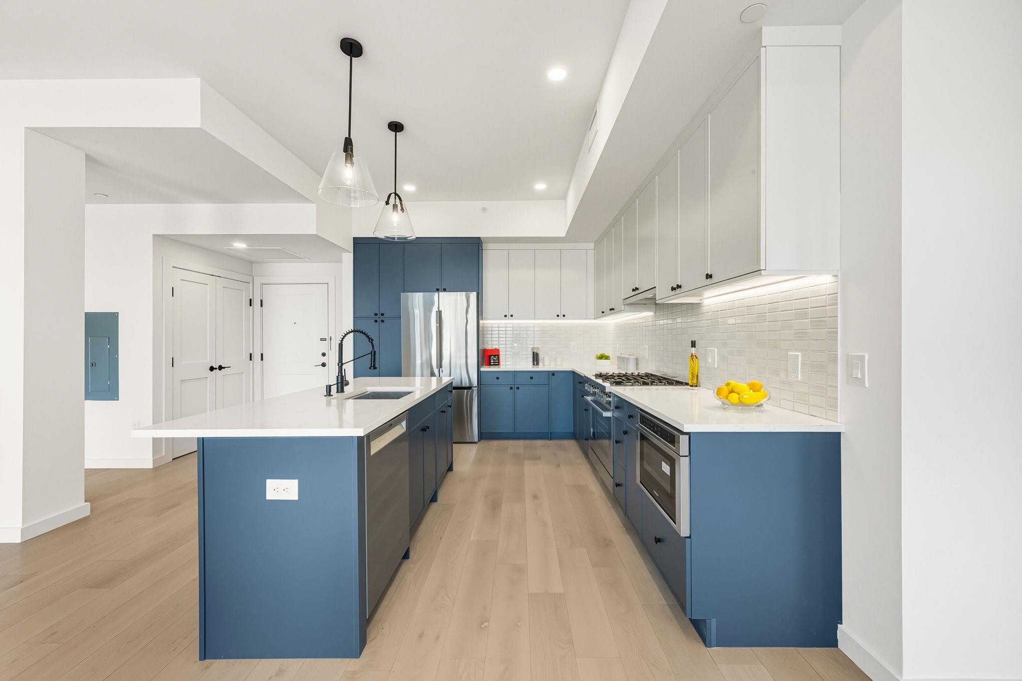 425 3RD ST Unit: 401