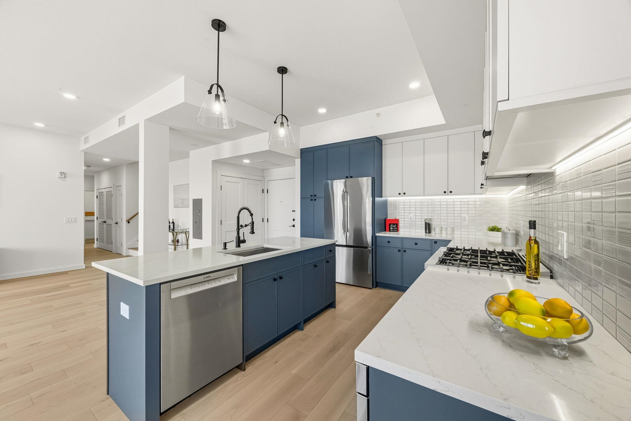 425 3RD ST Unit: 401