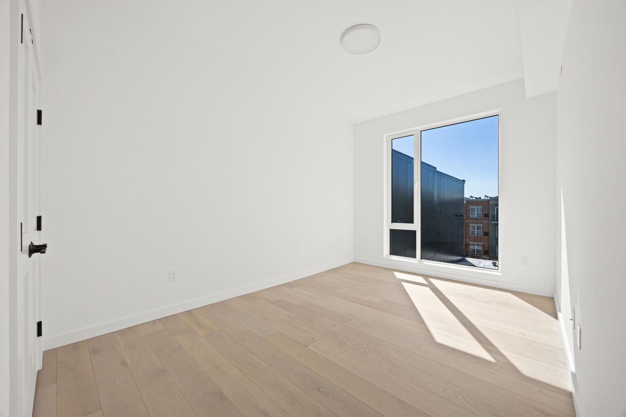 425 3RD ST Unit: 402