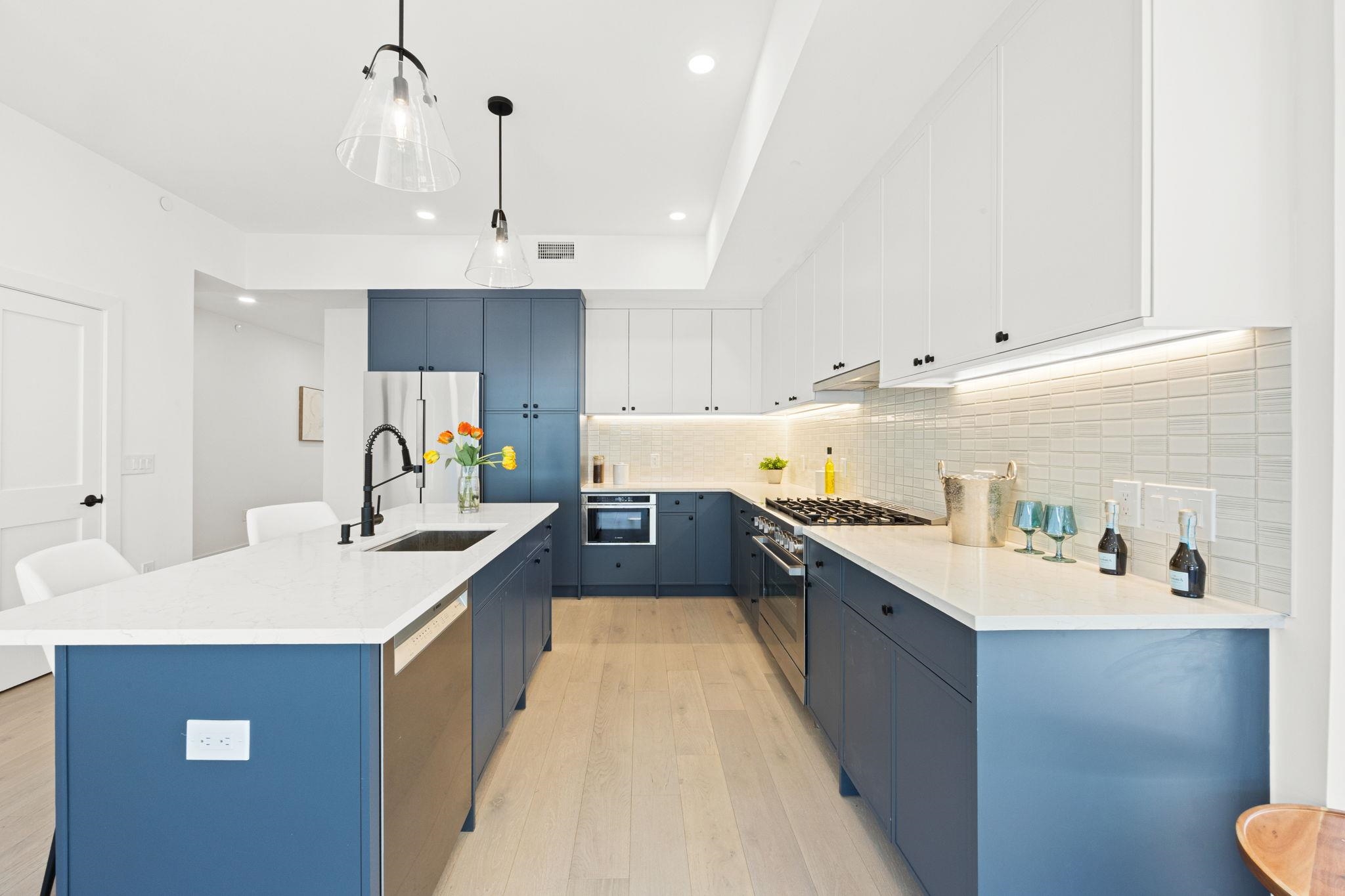 425 3RD ST Unit: 402