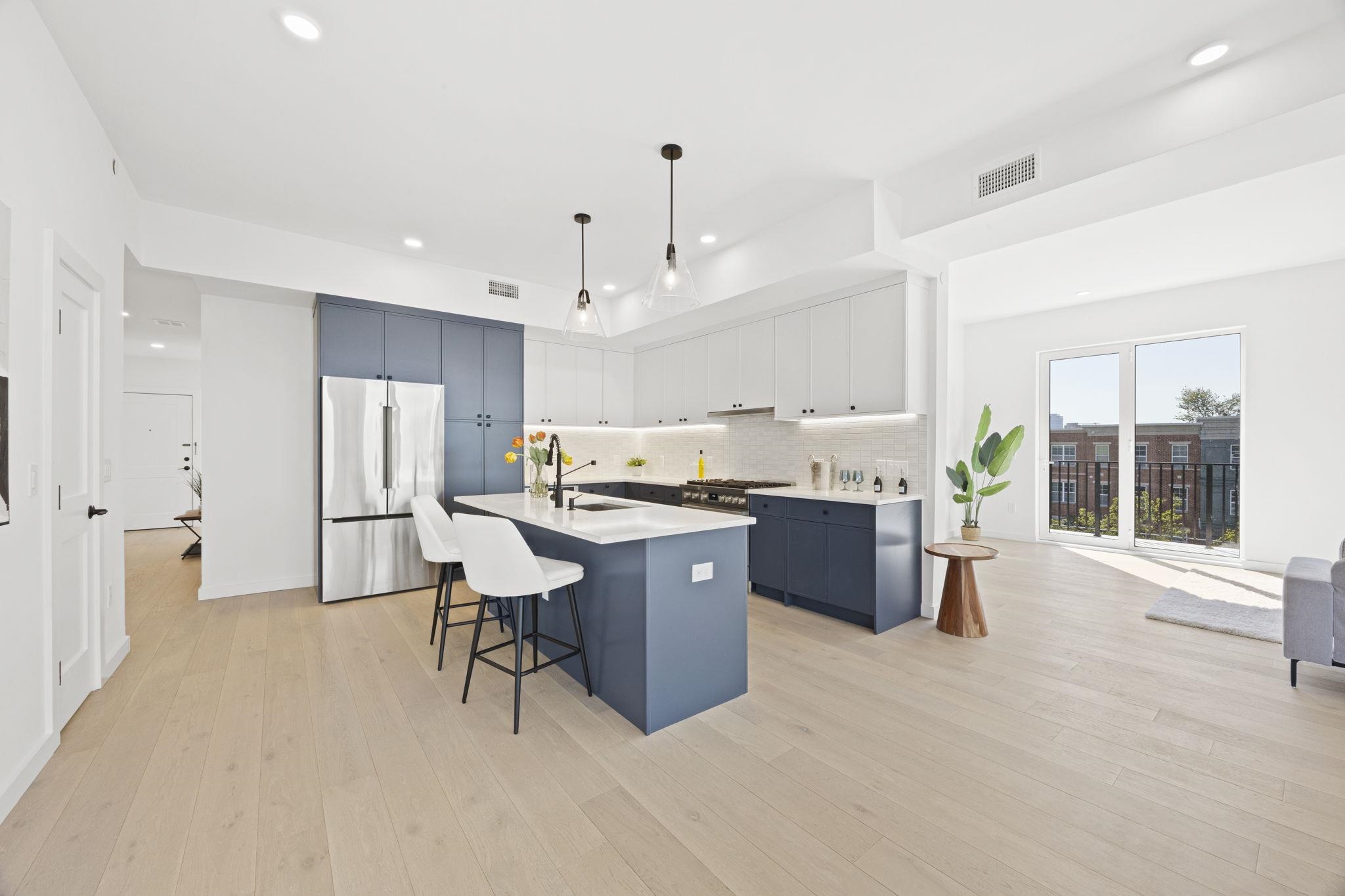 425 3RD ST Unit: 402