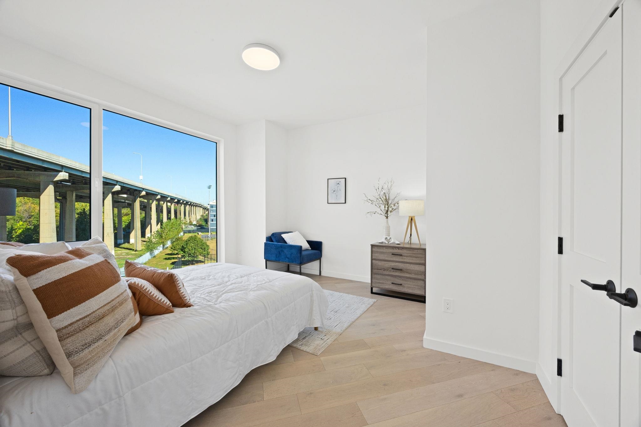 425 3RD ST Unit: 402