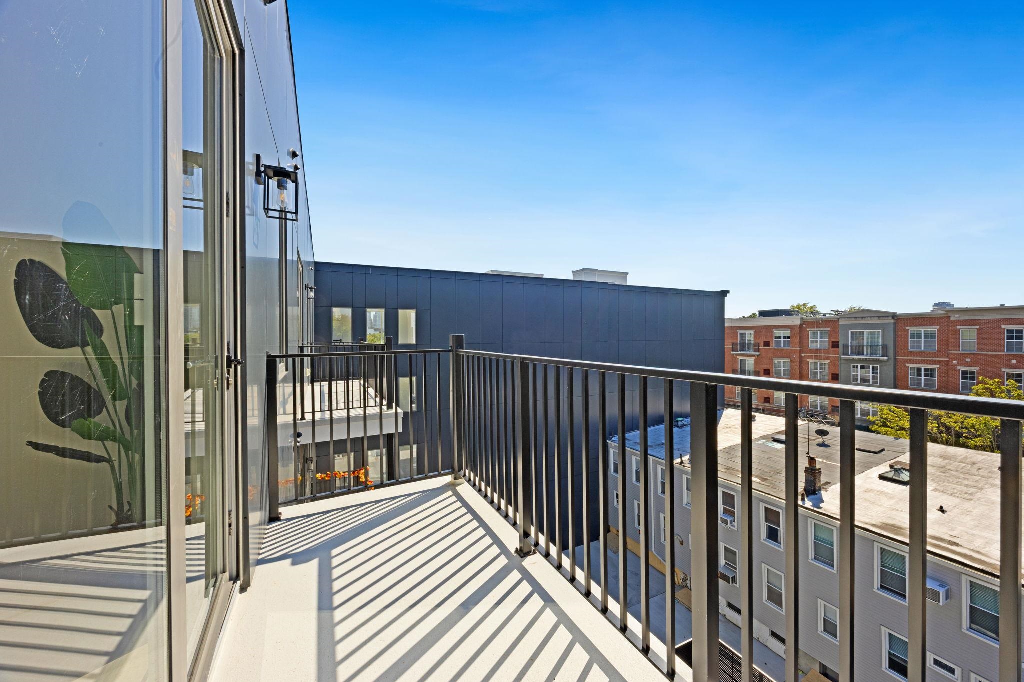 425 3RD ST Unit: 402