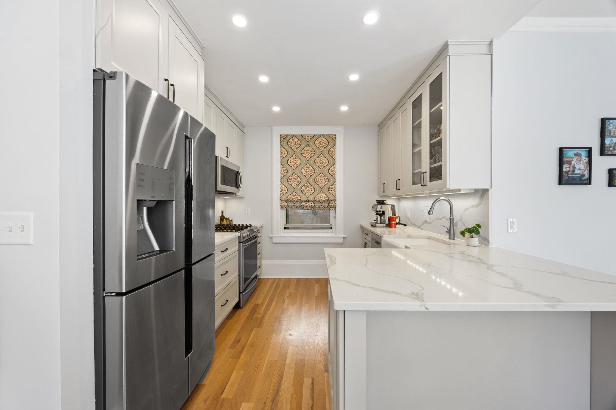 920 HUDSON ST Unit: 2B