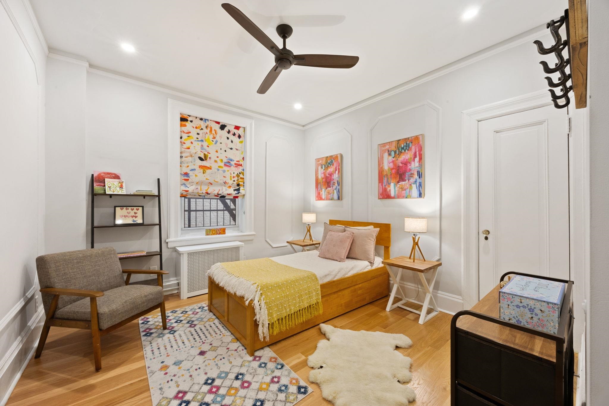 920 HUDSON ST Unit: 2B