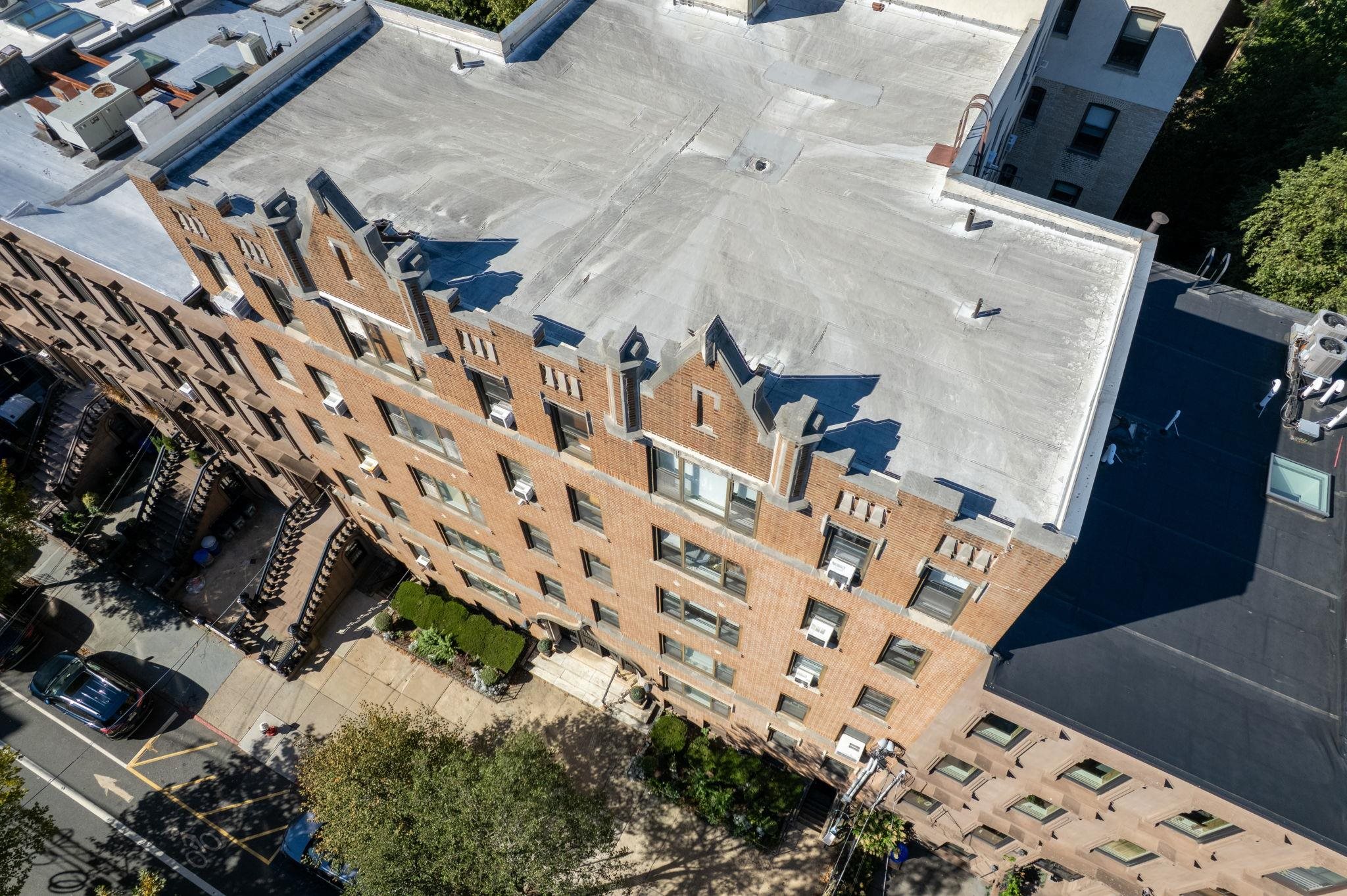 920 HUDSON ST Unit: 2B