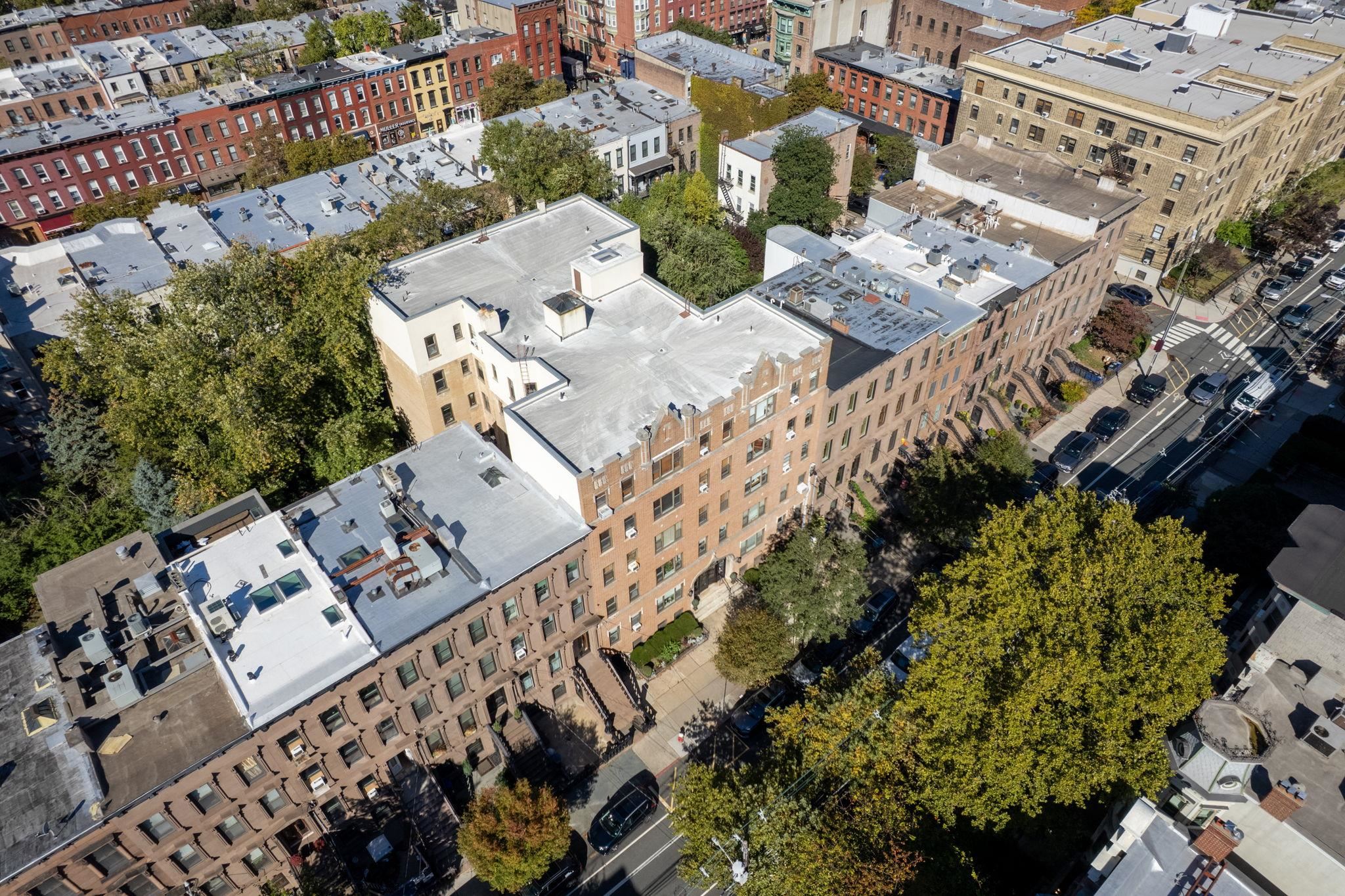 920 HUDSON ST Unit: 2B