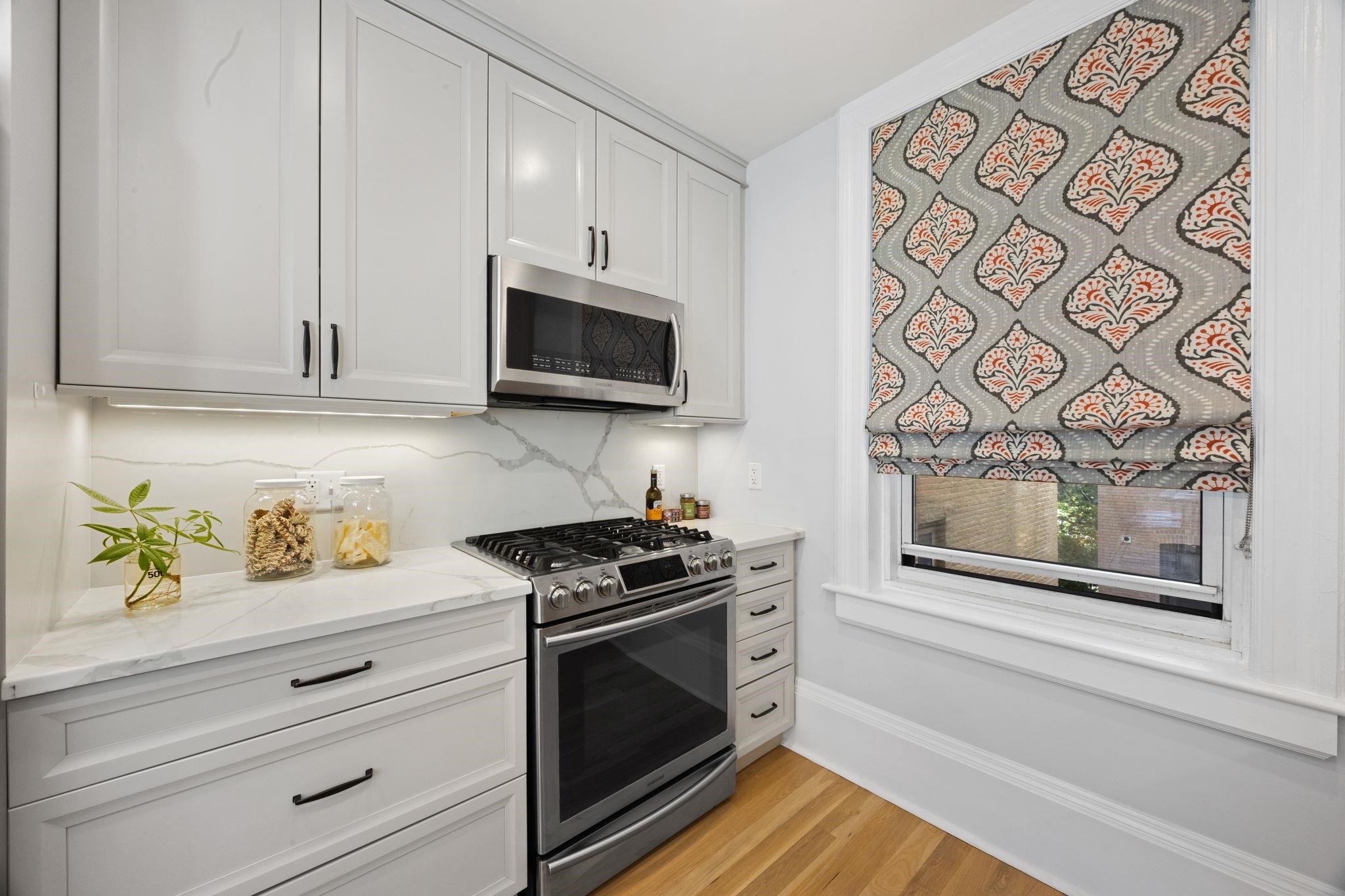 920 HUDSON ST Unit: 2B