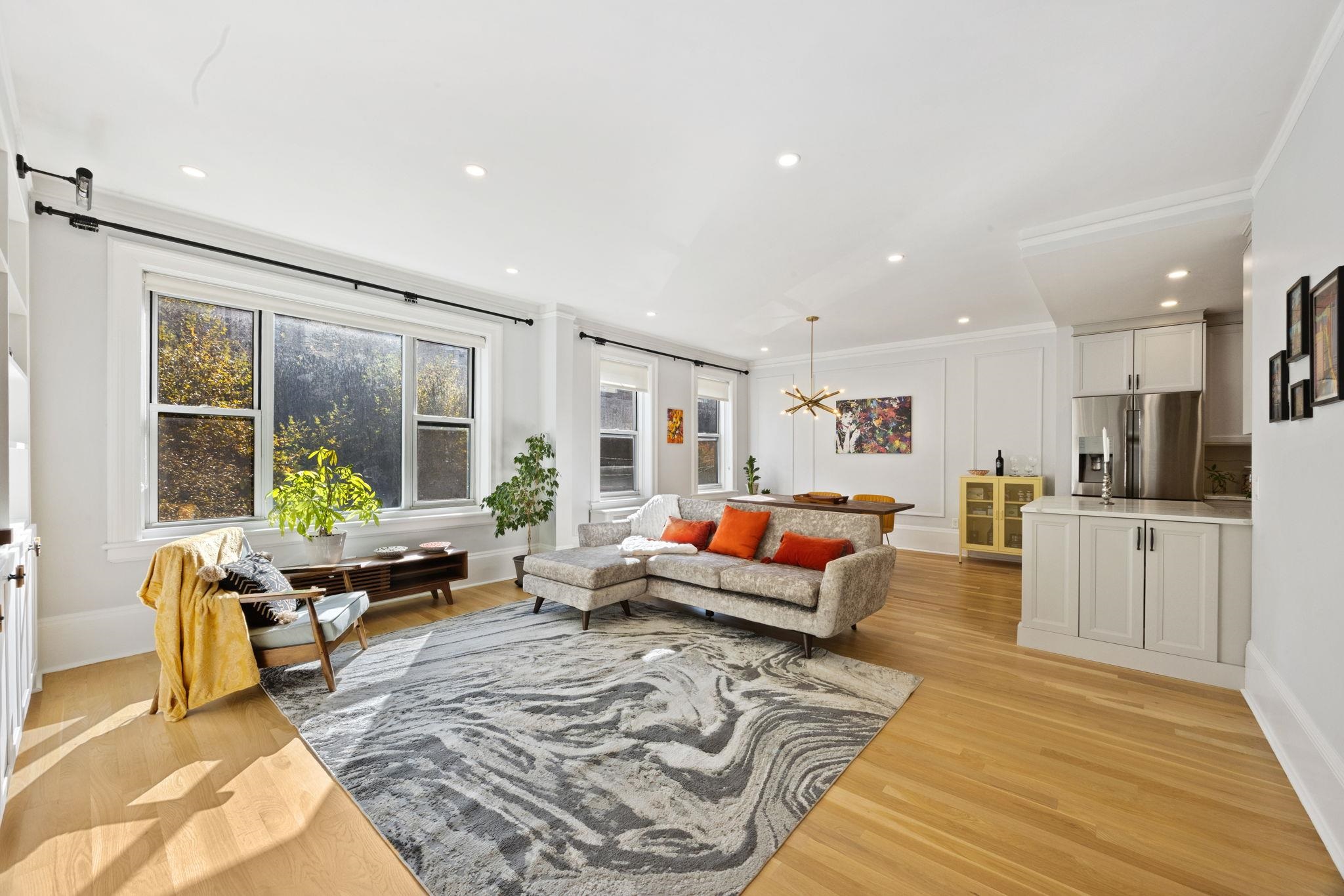 920 HUDSON ST Unit: 2B