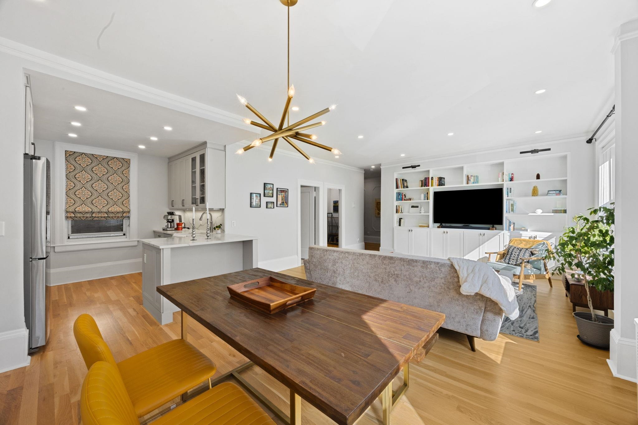 920 HUDSON ST Unit: 2B