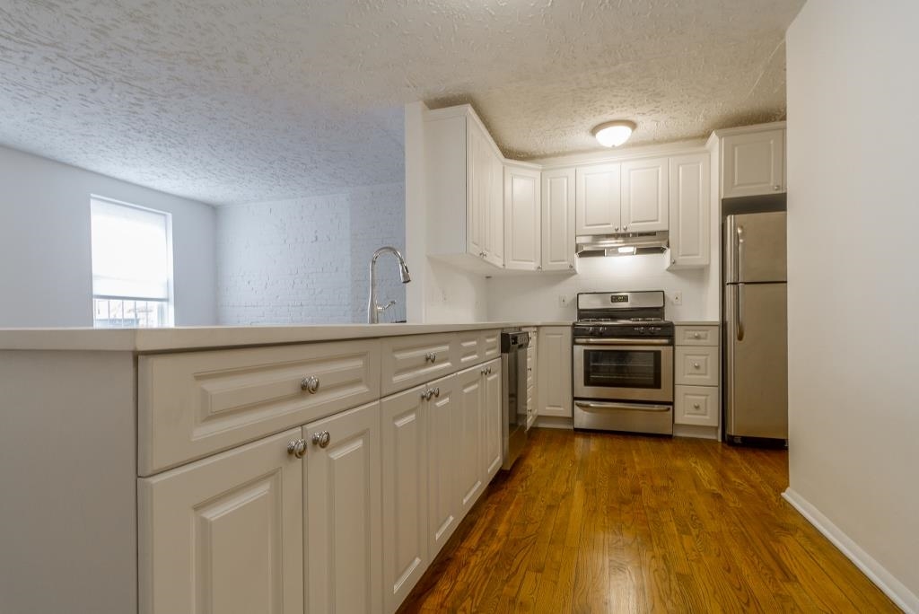 14 MONTICELLO AVE