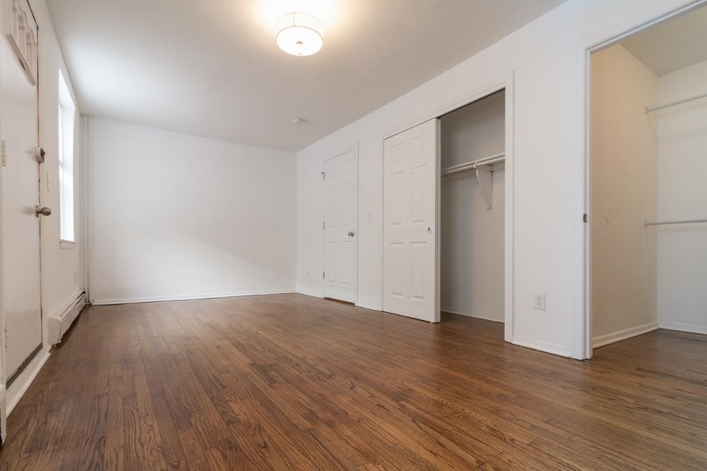 14 MONTICELLO AVE