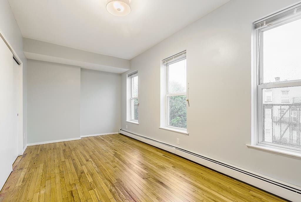 14 MONTICELLO AVE