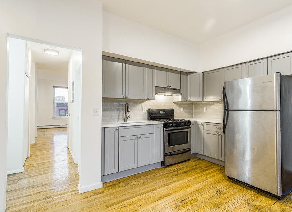 14 MONTICELLO AVE