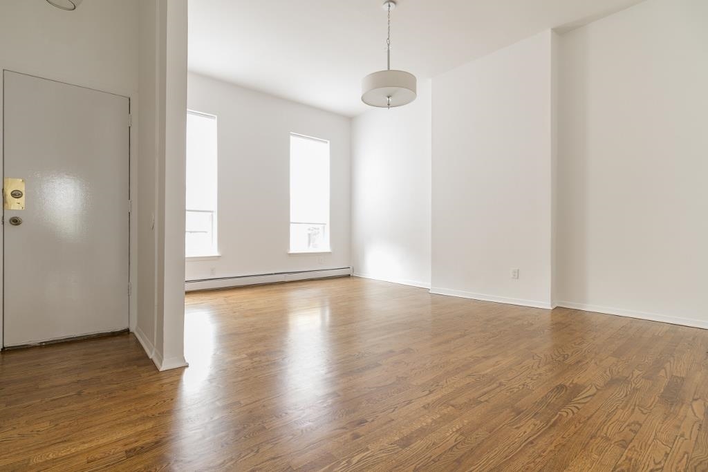 14 MONTICELLO AVE