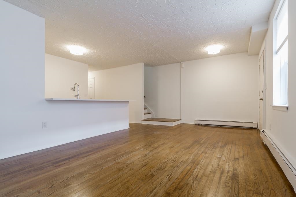14 MONTICELLO AVE