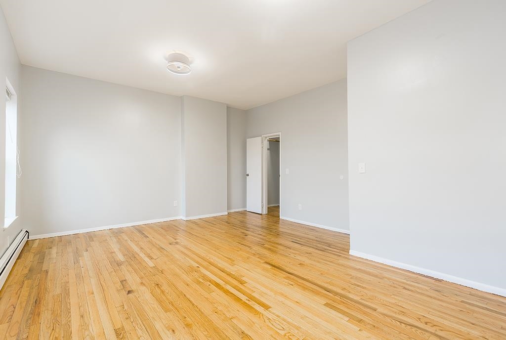 14 MONTICELLO AVE