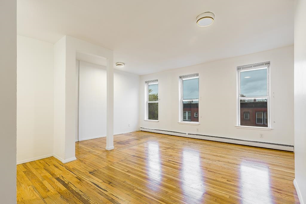 14 MONTICELLO AVE