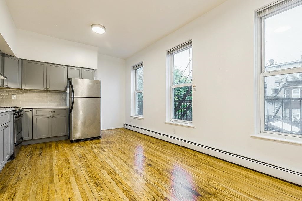 14 MONTICELLO AVE