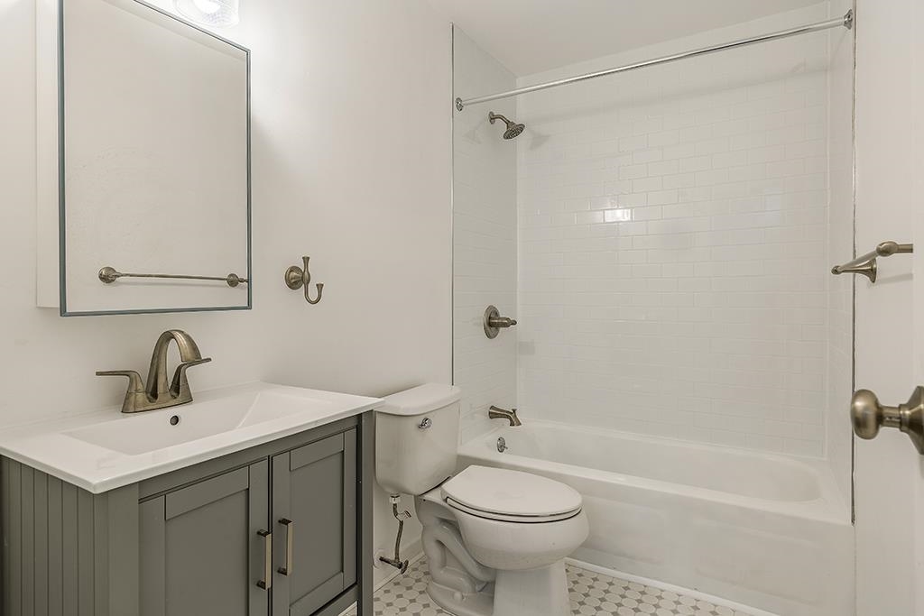 14 MONTICELLO AVE
