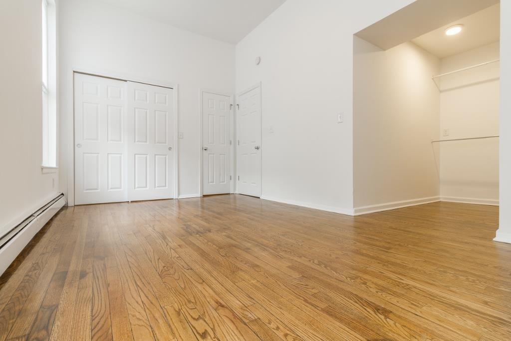 14 MONTICELLO AVE