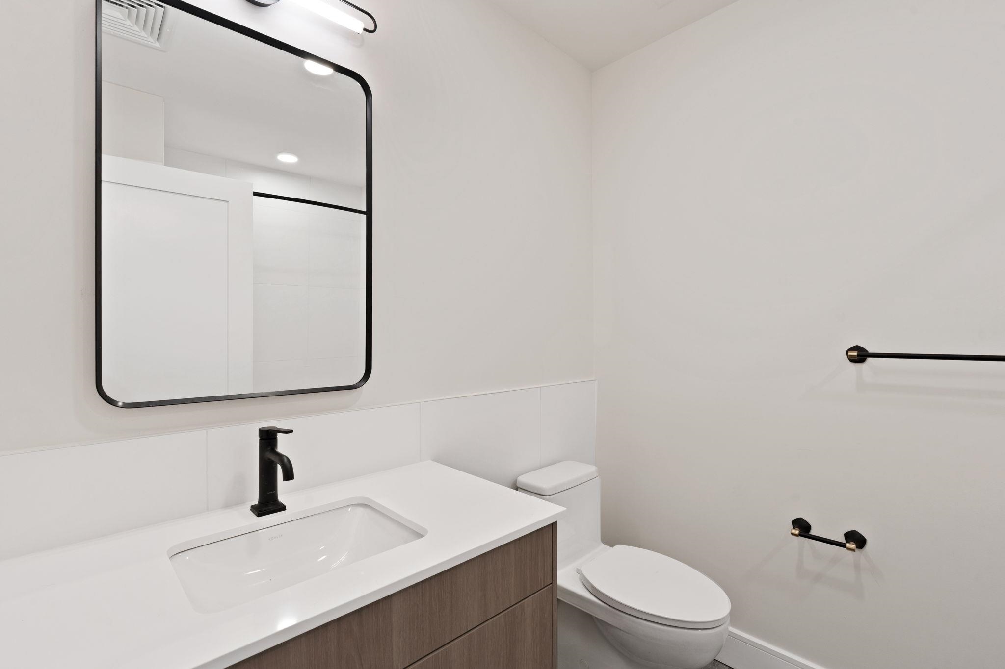 139 CHRISTOPHER COLUMBUS DR Unit: 203