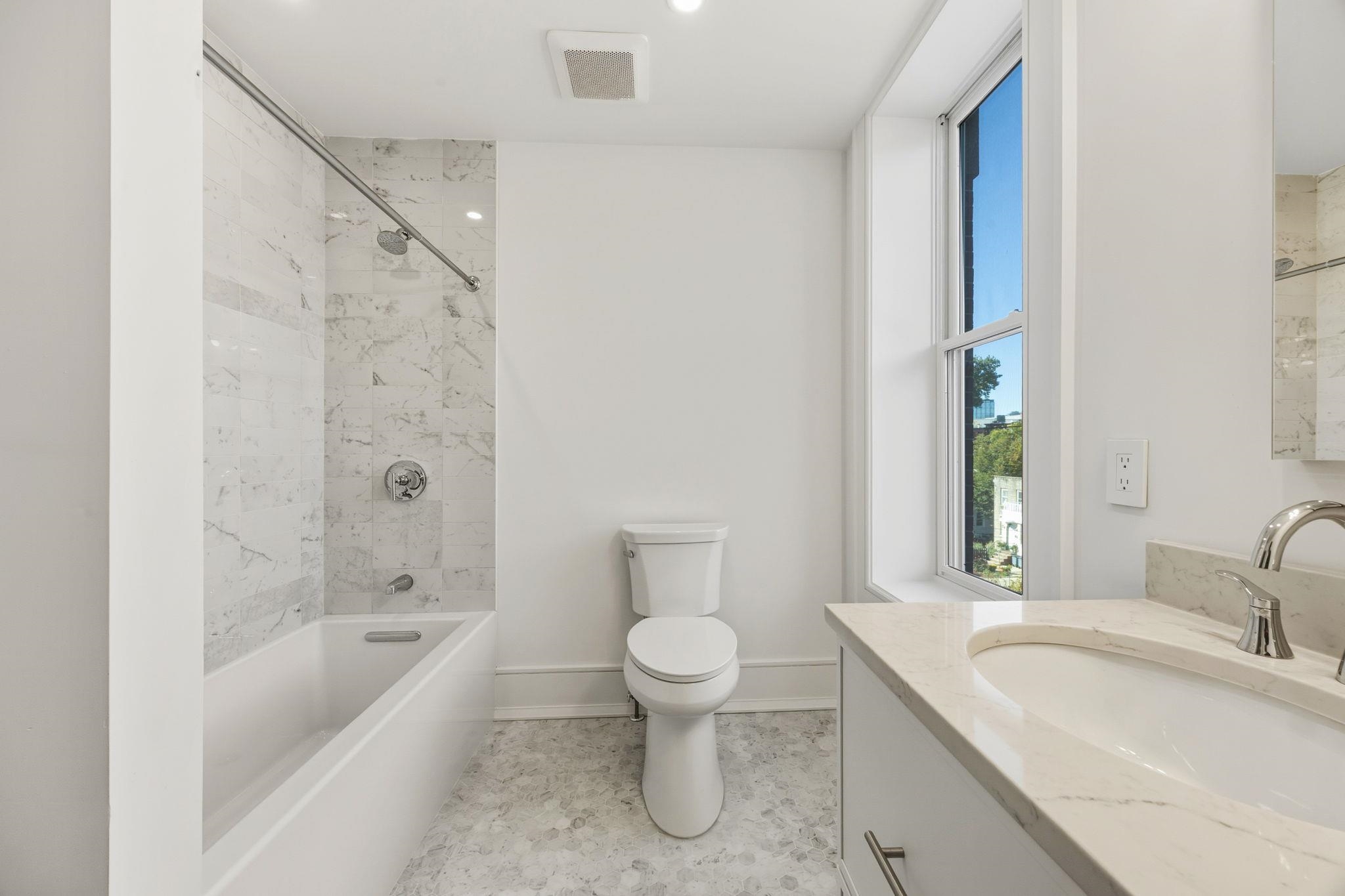 647 JERSEY AVE Unit: PH