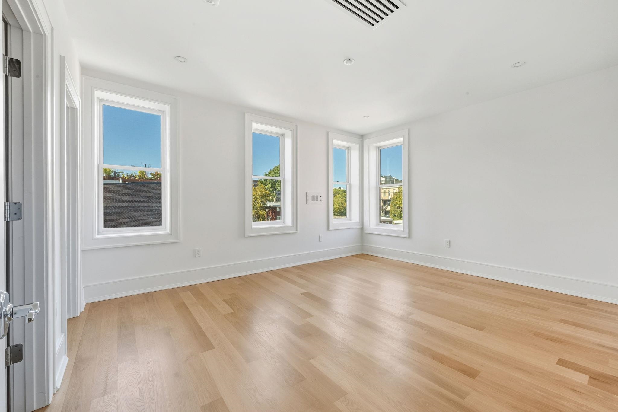 647 JERSEY AVE Unit: PH