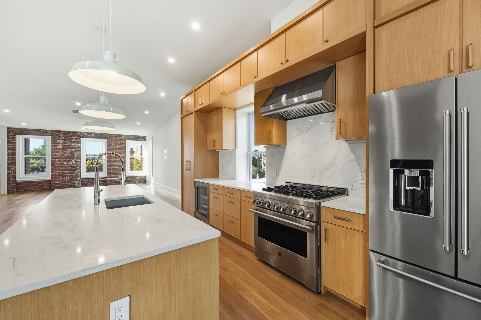 647 JERSEY AVE Unit: PH