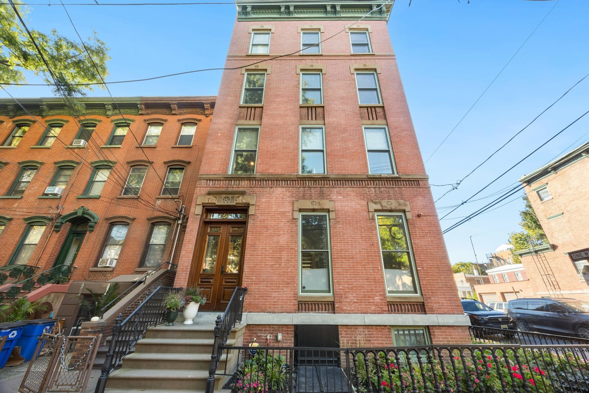 647 JERSEY AVE Unit: PH