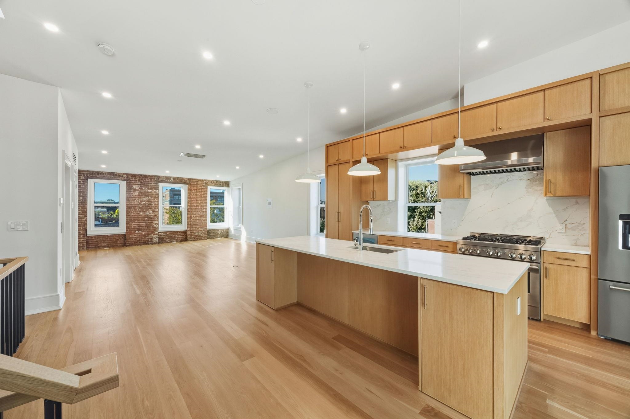 647 JERSEY AVE Unit: PH