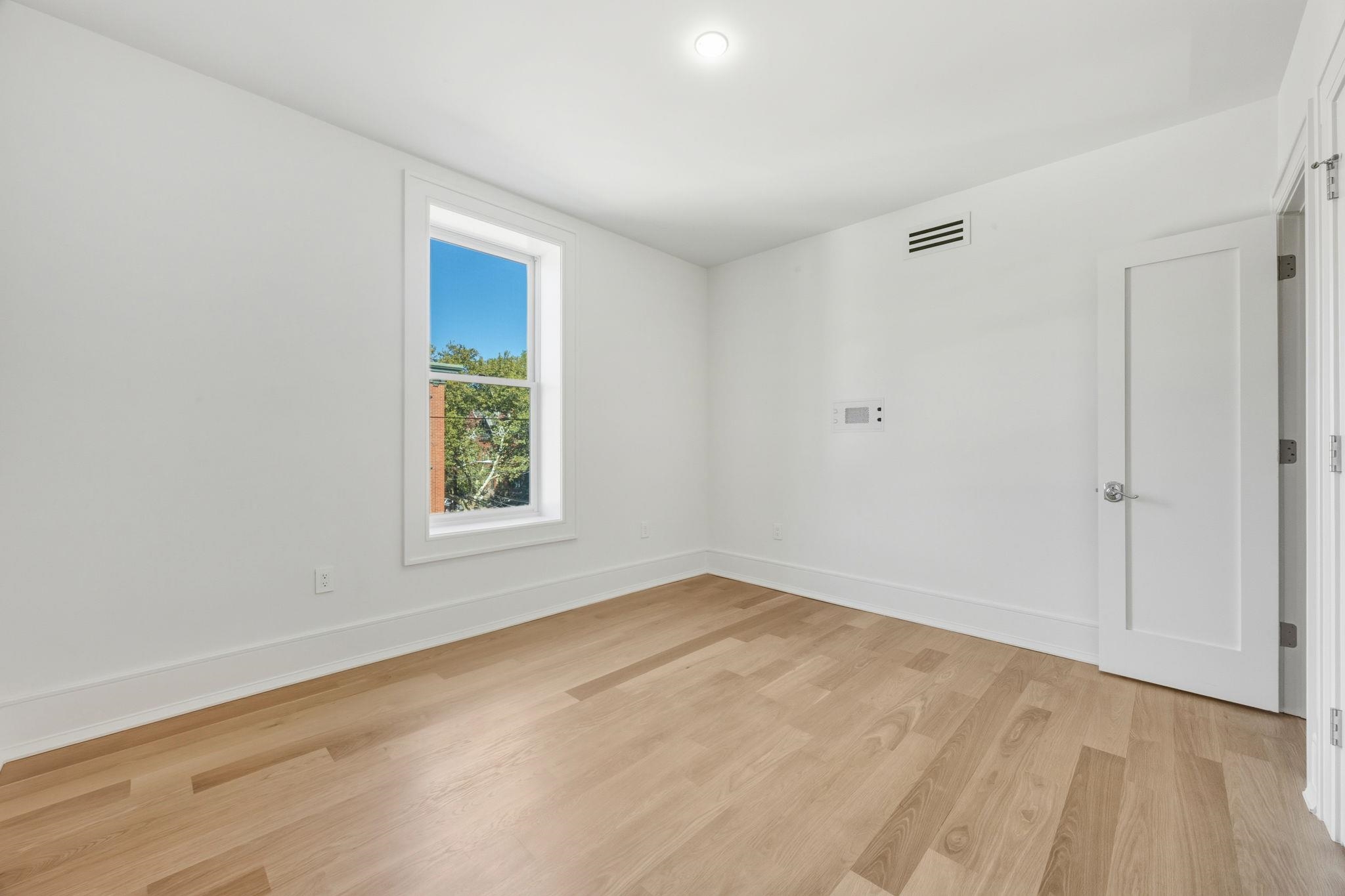 647 JERSEY AVE Unit: PH