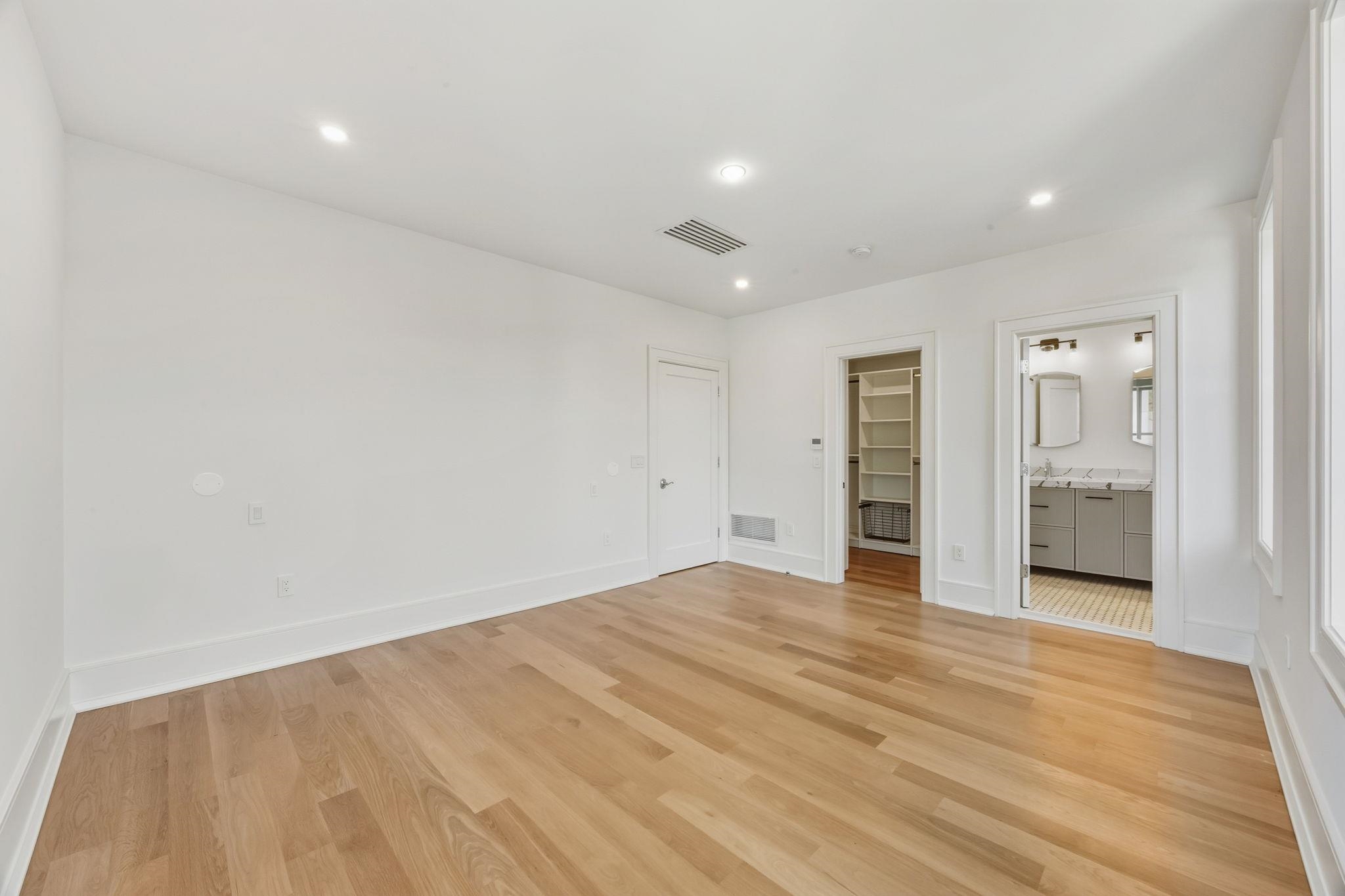 647 JERSEY AVE Unit: PH