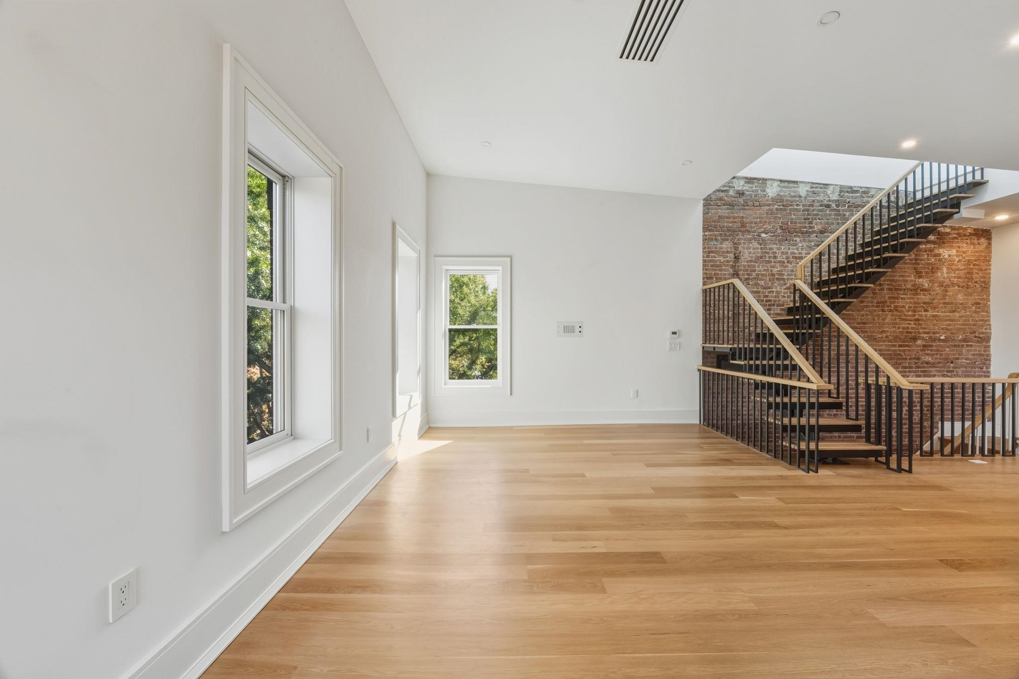 647 JERSEY AVE Unit: PH