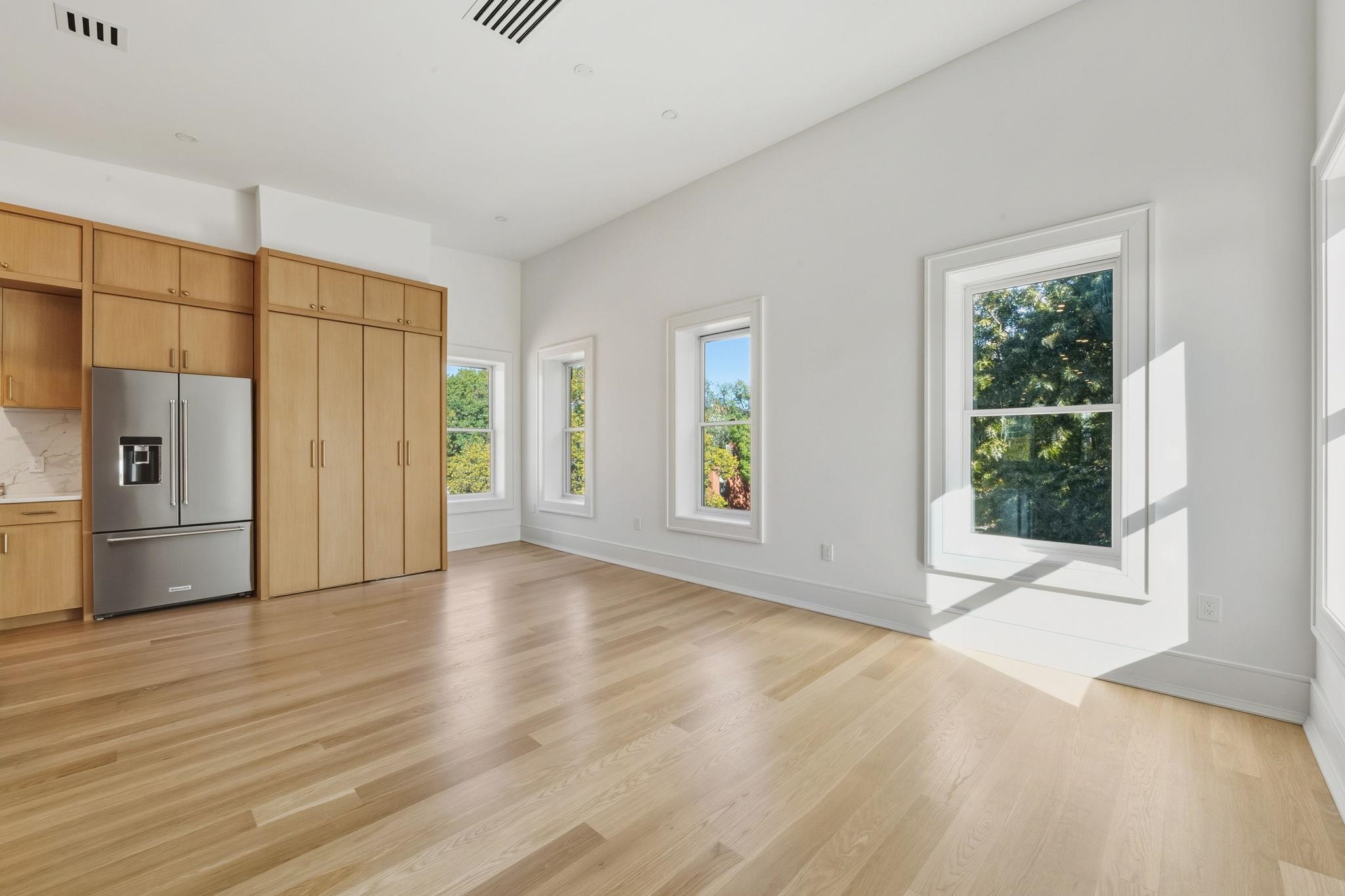 647 JERSEY AVE Unit: PH