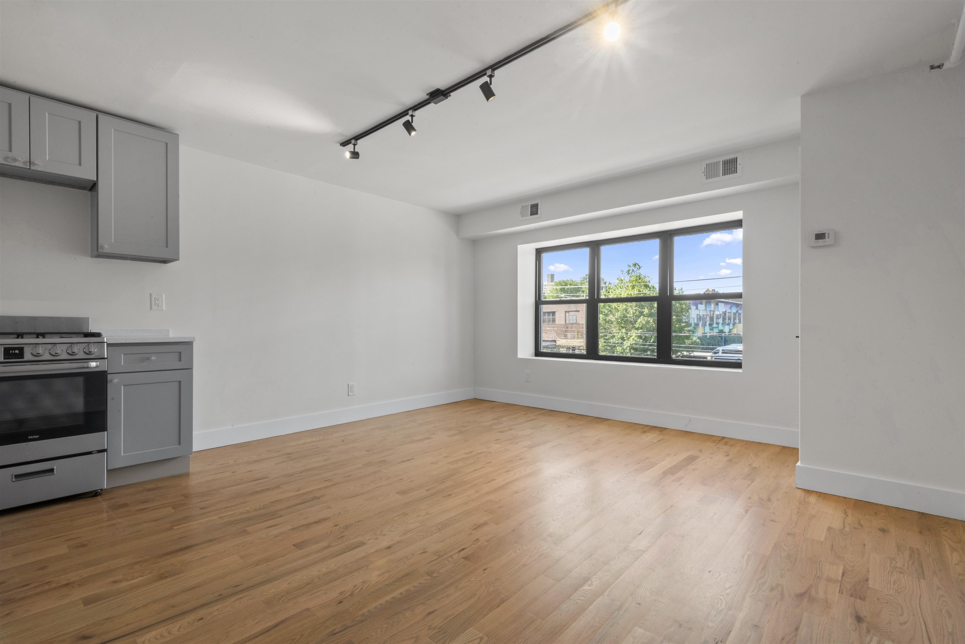 850 WEST SIDE AVE Unit: 18