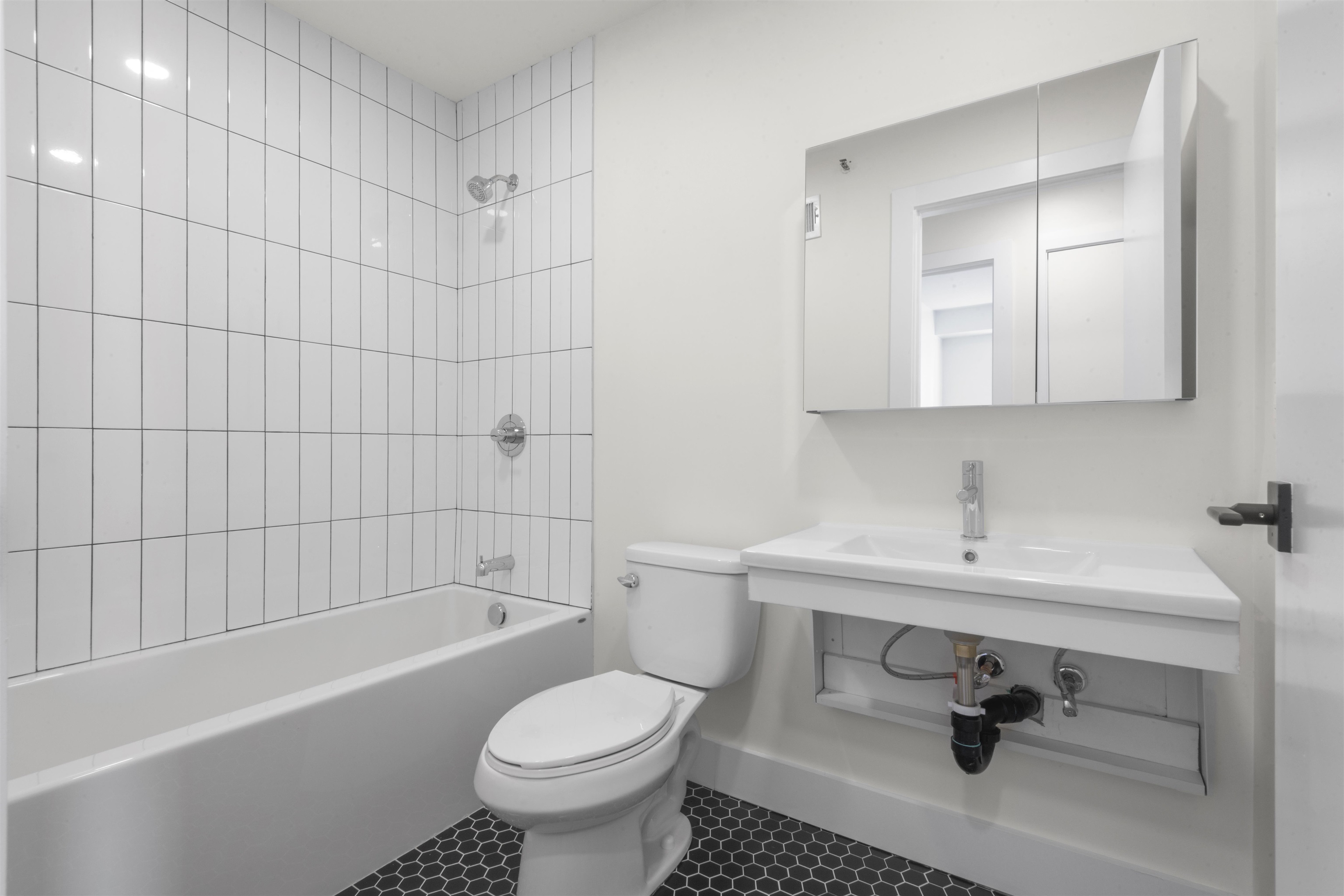 850 WEST SIDE AVE Unit: 18