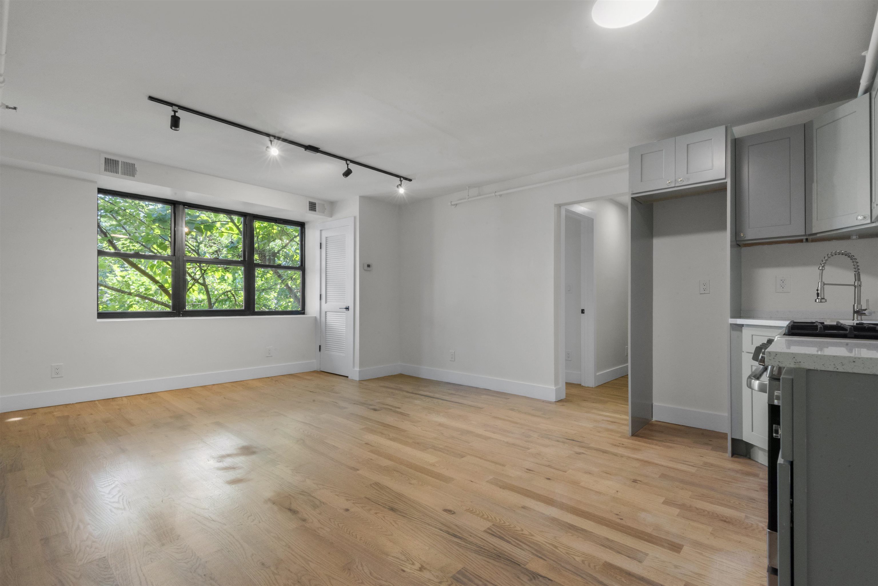 850 WEST SIDE AVE Unit: 18