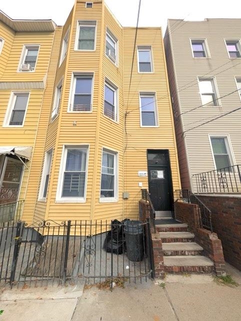 146 HOPKINS AVE Unit: 2