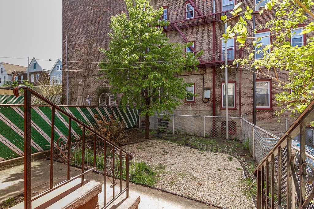 154 WEST 29TH ST