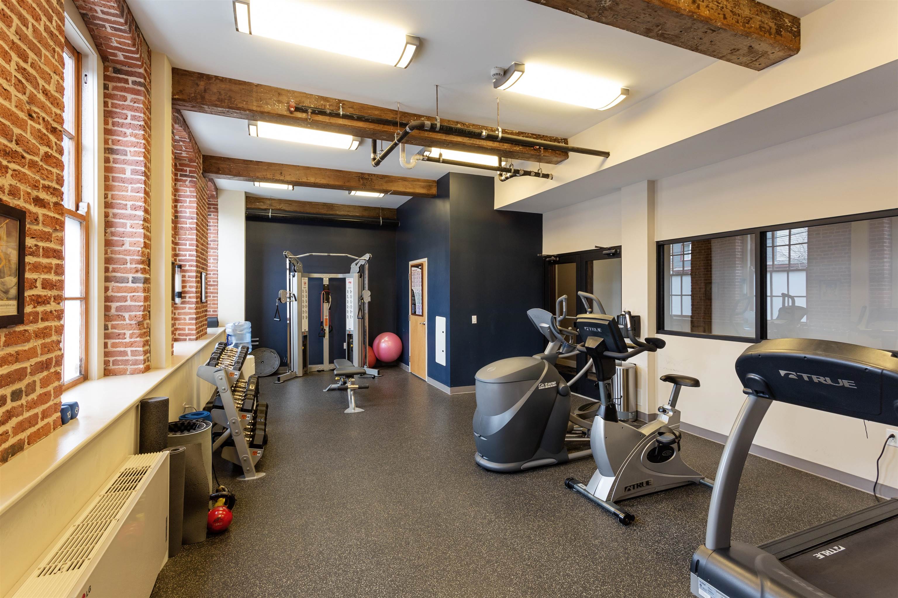 154 AVENUE E Unit: B407