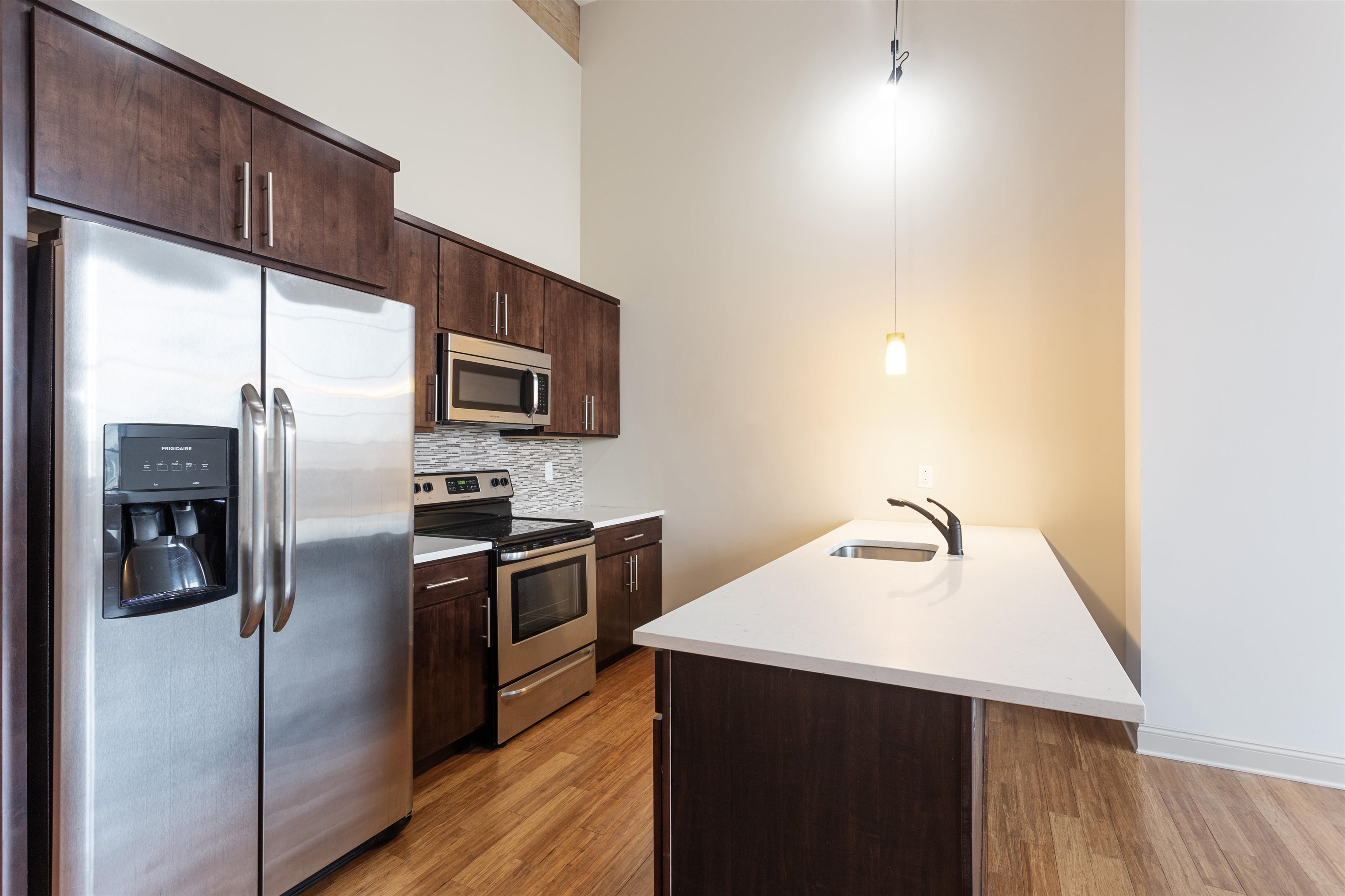 154 AVENUE E Unit: B407