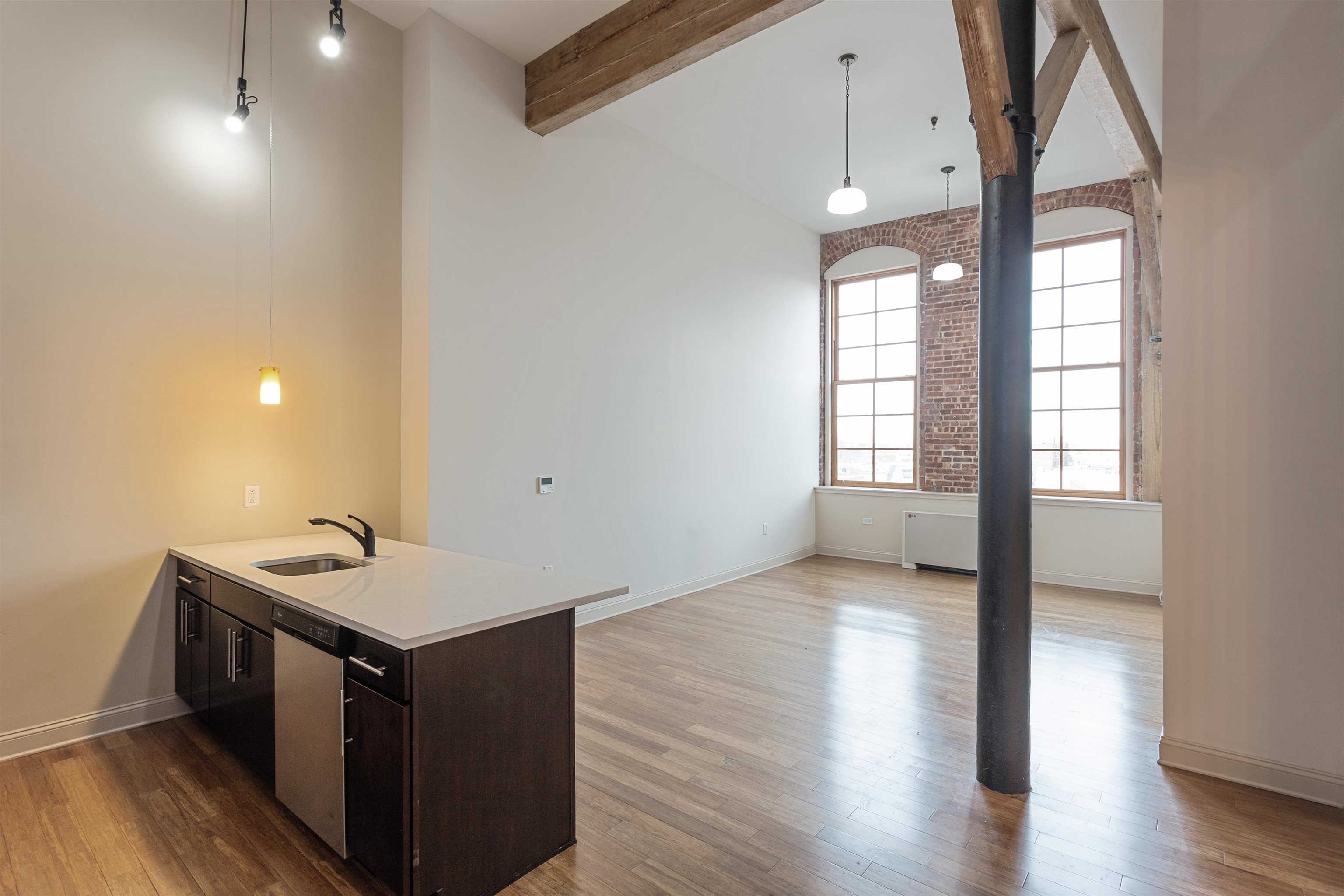 154 AVENUE E Unit: B407