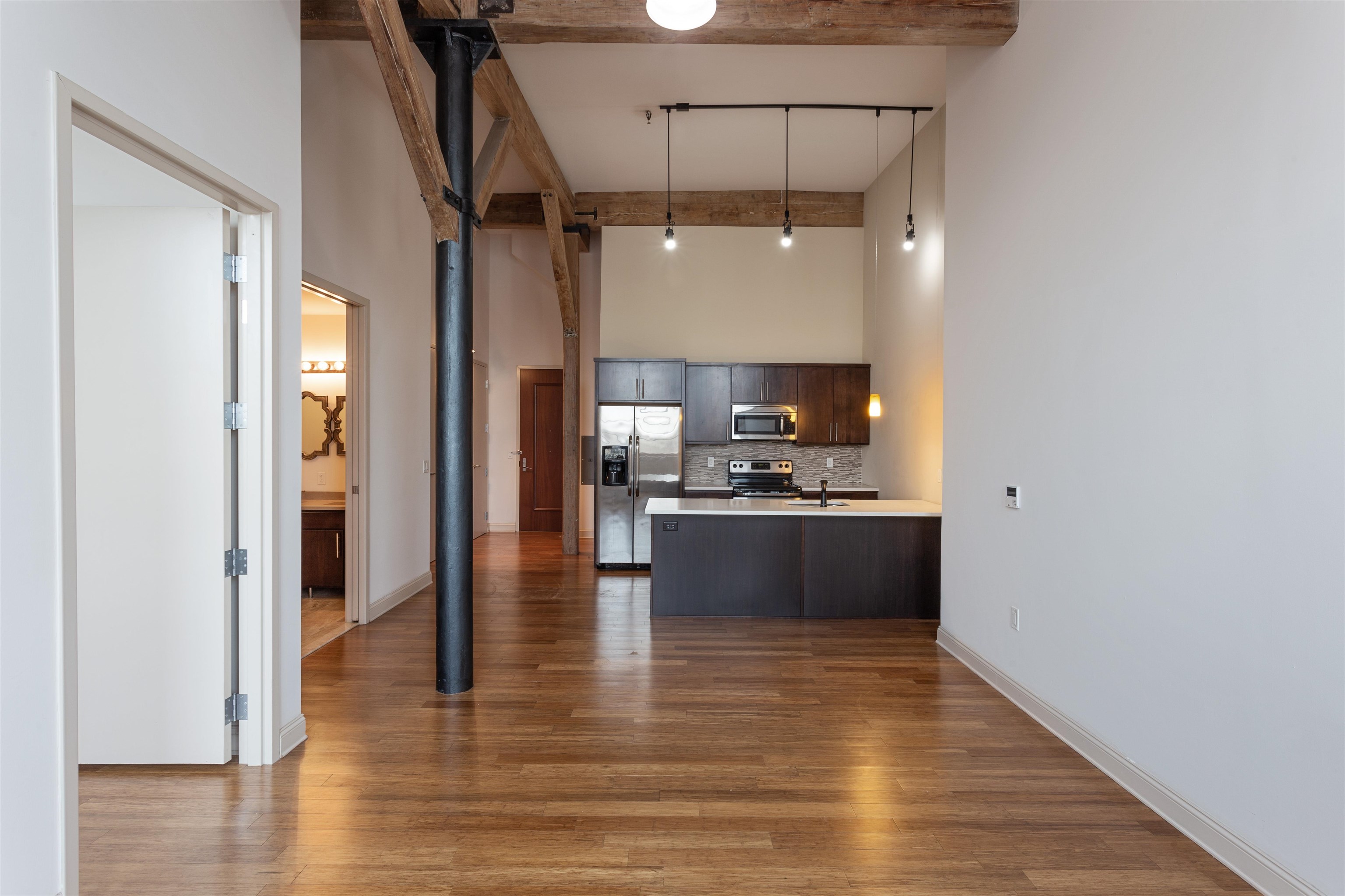 154 AVENUE E Unit: B407