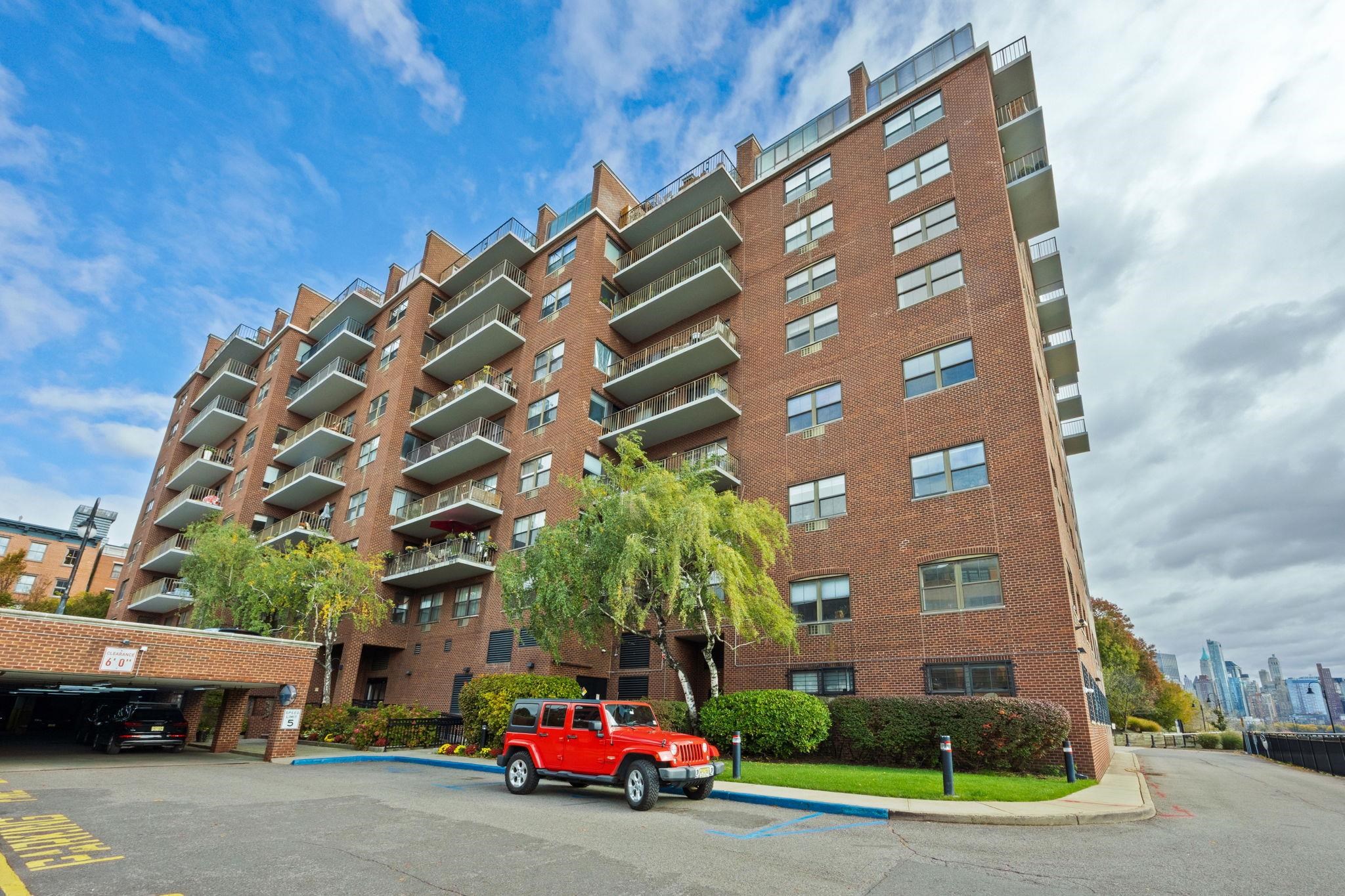 1 GREENE ST Unit: 704