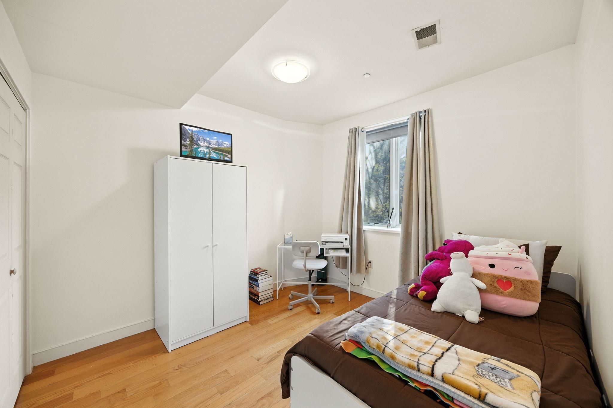 296 GRAND ST Unit: 1A